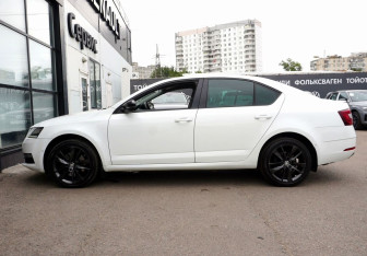 Подержанный автомобиль Skoda Octavia Liftback 2018 года (8 фото)