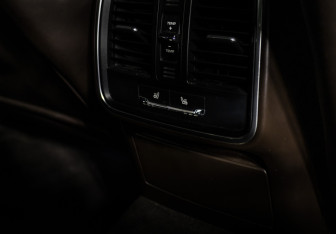 Подержанный автомобиль Porsche Macan 2015 года (16 фото)