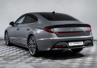 Подержанный автомобиль Hyundai Sonata 2022 года (7 фото)