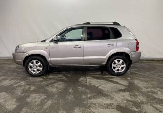 Подержанный автомобиль Hyundai Tucson 2006 года (4 фото)