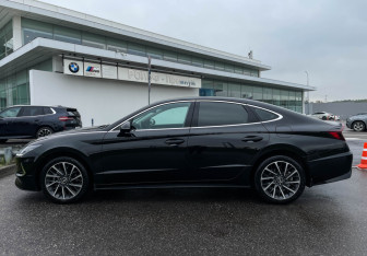 Подержанный автомобиль Hyundai Sonata 2019 года (8 фото)