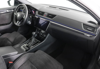 Подержанный автомобиль Skoda Superb Liftback 2019 года (10 фото)
