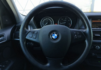 Подержанный автомобиль BMW X5 2007 года (11 фото)
