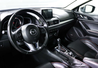 Подержанный автомобиль Mazda 3 Hatchback 2013 года (8 фото)