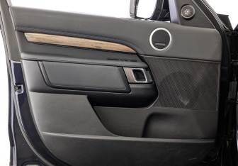 Подержанный автомобиль Land Rover Discovery 2018 года (19 фото)