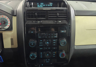 Подержанный автомобиль Mazda Tribute 2007 года (14 фото)