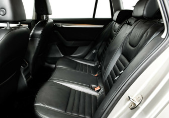 Подержанный автомобиль Skoda Octavia Wagon 2015 года (11 фото)