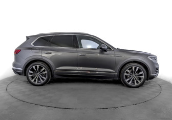 Подержанный автомобиль Volkswagen Touareg 2021 года (4 фото)