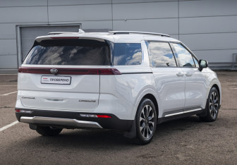 Подержанный автомобиль Kia Carnival 2021 года (5 фото)