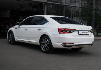Подержанный автомобиль Skoda Superb Liftback 2020 года (6 фото)
