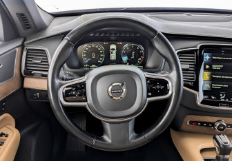 Подержанный автомобиль Volvo XC90 2018 года (22 фото)