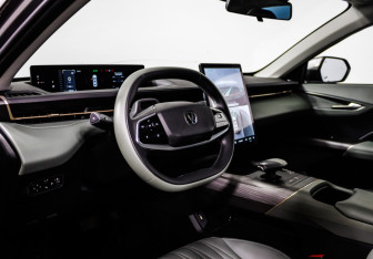 Подержанный автомобиль Changan Lamore 2023 года (14 фото)