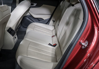 Подержанный автомобиль Audi A4 Sedan 2019 года (10 фото)