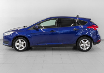 Подержанный автомобиль Ford Focus Hatchback 2019 года (8 фото)