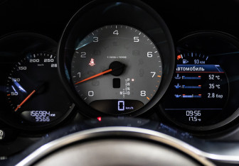 Подержанный автомобиль Porsche Macan 2015 года (10 фото)