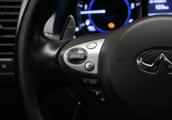 Подержанный автомобиль Infiniti FX 2012 года (12 фото)