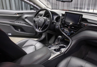 Подержанный автомобиль Toyota Camry Sedan 2021 года (11 фото)