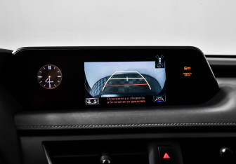 Подержанный автомобиль Lexus UX 2021 года (13 фото)