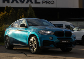 Подержанный автомобиль BMW X6 2018 года (2 фото)