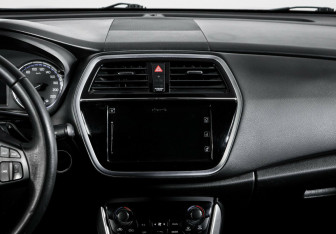 Подержанный автомобиль Suzuki SX4 Hatchback 2016 года (11 фото)