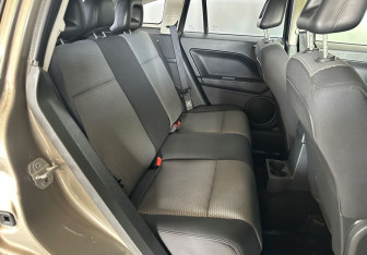 Подержанный автомобиль Dodge Caliber 2008 года (10 фото)