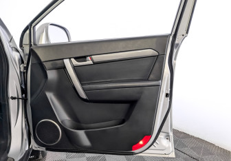 Подержанный автомобиль Chevrolet Captiva 2011 года (25 фото)