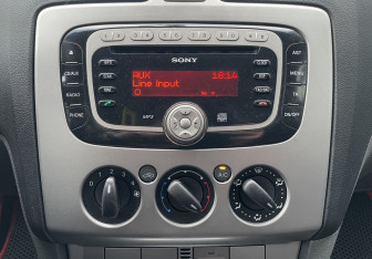 Подержанный автомобиль Ford Focus Hatchback 2010 года (14 фото)
