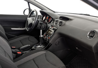 Подержанный автомобиль Peugeot 408 2021 года (13 фото)