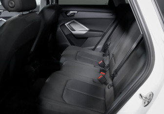 Подержанный автомобиль Audi Q3 2020 года (10 фото)