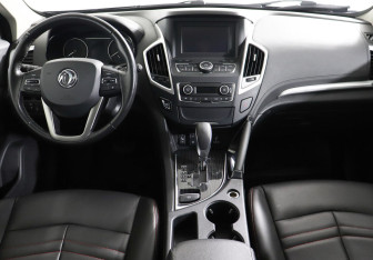 Подержанный автомобиль DongFeng AX7 2019 года (7 фото)