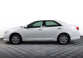 Подержанный автомобиль Toyota Camry Sedan 2012 года (8 фото)