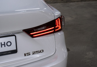 Подержанный автомобиль Lexus IS Sedan 2014 года (19 фото)