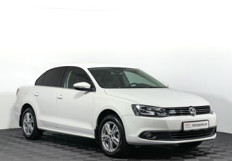 Подержанный автомобиль Volkswagen Jetta Sedan 2013 года (3 фото)