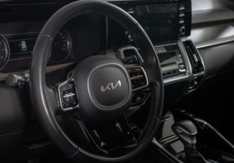 Подержанный автомобиль Kia Sorento 2022 года (13 фото)