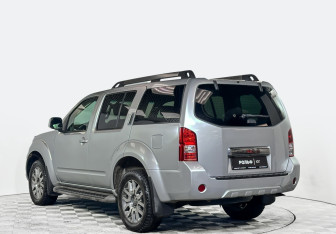 Подержанный автомобиль Nissan Pathfinder 2010 года (7 фото)