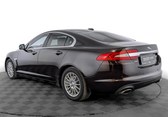 Подержанный автомобиль Jaguar XF Sedan 2012 года (7 фото)