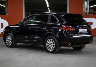 Подержанный автомобиль Porsche Cayenne 2013 года (7 фото)