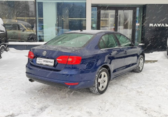 Подержанный автомобиль Volkswagen Jetta Sedan 2013 года (5 фото)