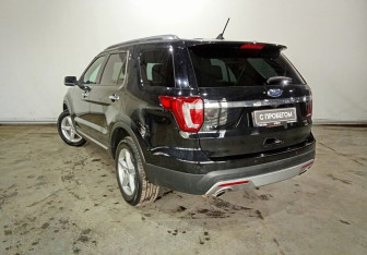 Подержанный автомобиль Ford Explorer 2017 года (4 фото)