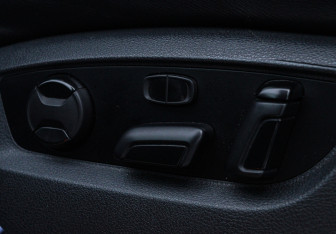 Подержанный автомобиль Volkswagen Touareg 2012 года (13 фото)