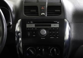 Подержанный автомобиль Suzuki SX4 Hatchback 2013 года (8 фото)