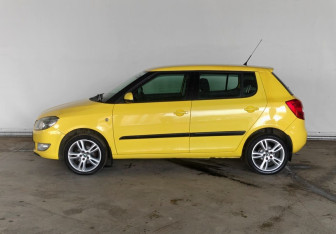 Подержанный автомобиль Skoda Fabia Hatchback 2010 года (7 фото)