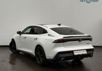 Подержанный автомобиль Changan UNI-V 2023 года (7 фото)