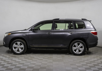 Подержанный автомобиль Toyota Highlander 2011 года (8 фото)