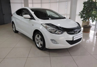 Подержанный автомобиль Hyundai Elantra Sedan 2013 года (3 фото)