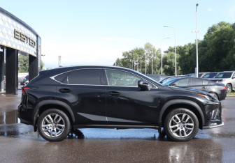 Подержанный автомобиль Lexus NX 2017 года (4 фото)