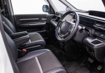 Подержанный автомобиль Honda Stepwgn 2019 года (10 фото)