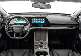 Подержанный автомобиль Omoda C5 2023 года (14 фото)