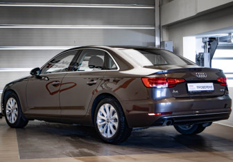 Подержанный автомобиль Audi A4 Sedan 2016 года (6 фото)
