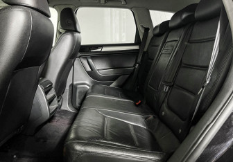 Подержанный автомобиль Volkswagen Touareg 2011 года (10 фото)